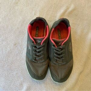 Gray and Pink Athletic Shoes sketchers size 7.5  sku 2885